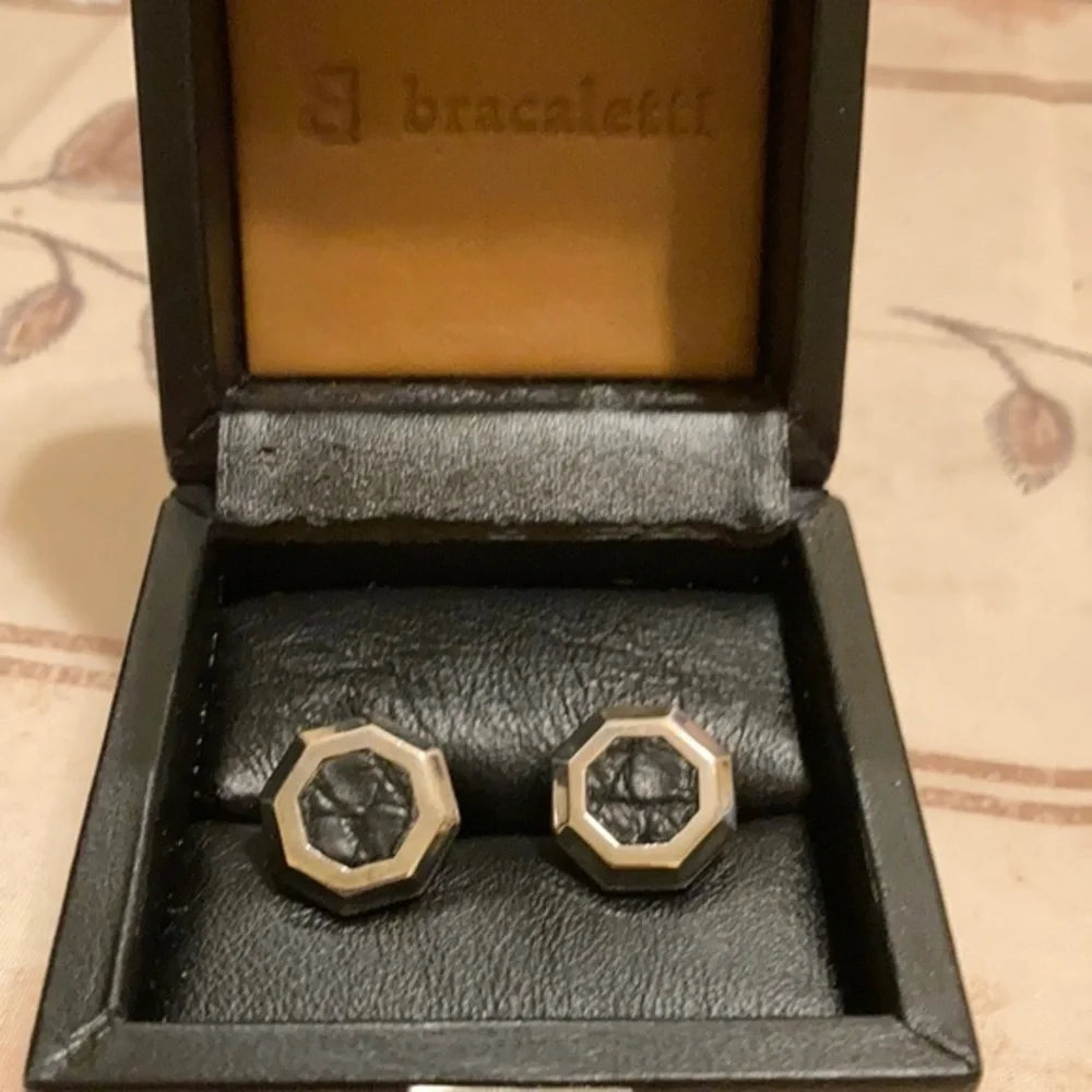 Bracaletti silver tone & black croc Czar cuff links in leather box-gently used